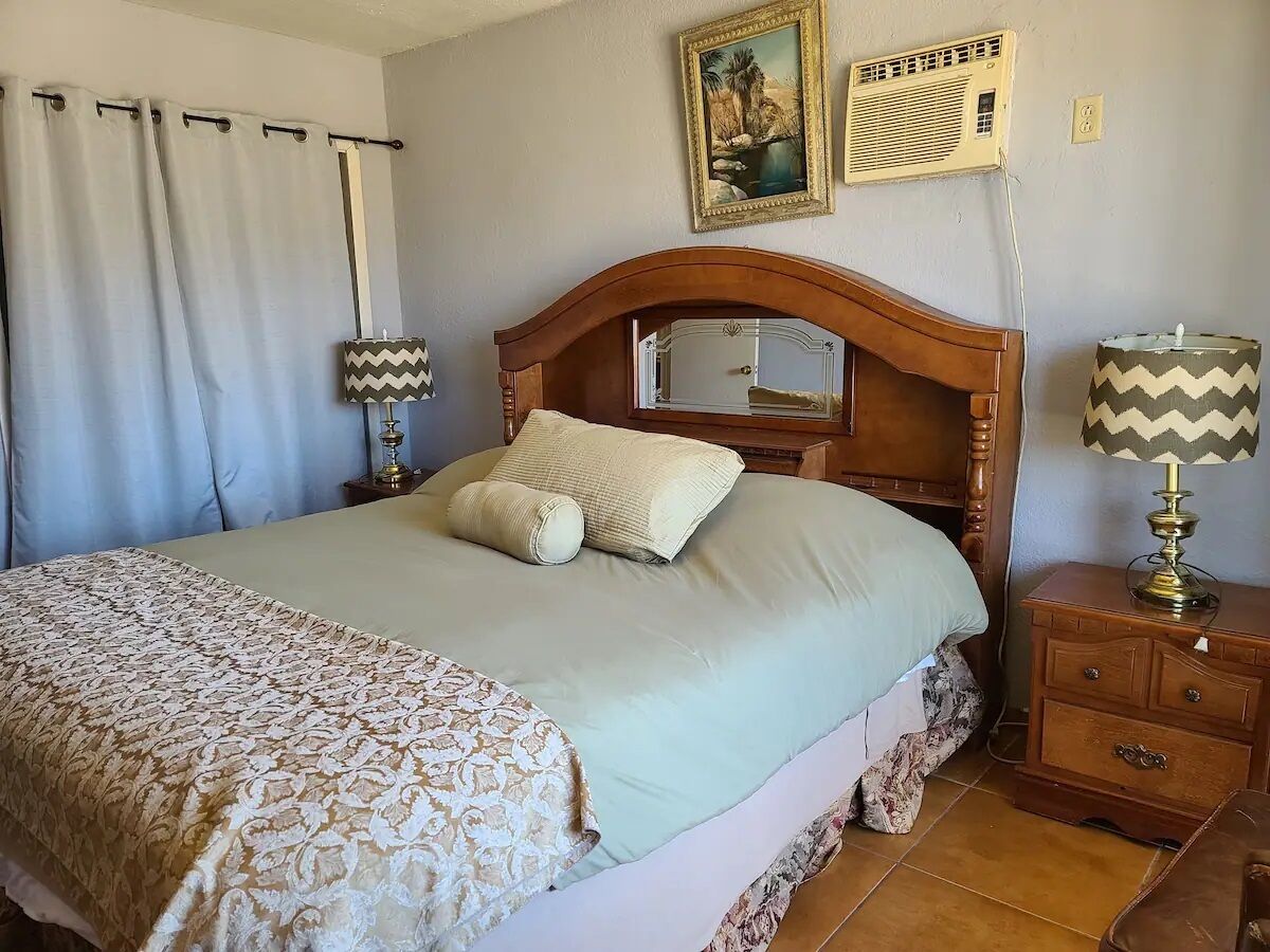 2 slaapkamers, een strijkplank/strijkijzer, gratis wifi, beddengoed