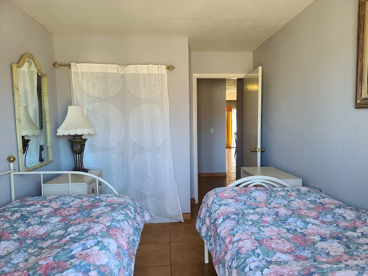 2 habitaciones, tabla de planchar con plancha y wifi gratis 