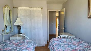 2 habitaciones, tabla de planchar con plancha y wifi gratis