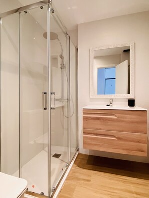 Shower, hair dryer, towels, soap