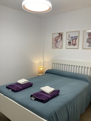 2 chambres, fer et planche à repasser, Wi-Fi gratuit, draps fournis