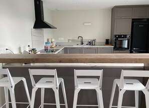 冰箱、微波炉、烤箱、炉灶