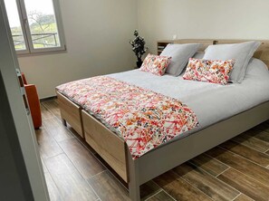 3 bedrooms, in-room safe, iron/ironing board, travel crib