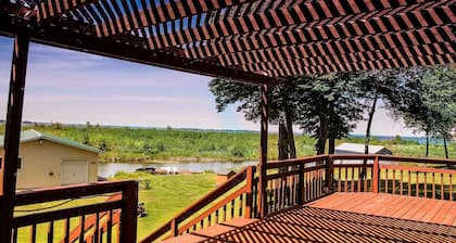 Comfy St Lawrence getaway for Fisher or birdwatcher or for a family vacation
