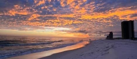 In Strandnähe, Liegestühle, Strandtücher