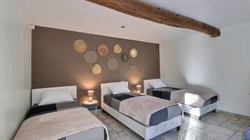 7 makuuhuonetta, silitysrauta/-lauta, Wi-Fi, vuodevaatteet