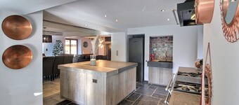 Villa for 21P with pool by the river