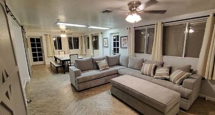 Quiet Cul-De-Sac 4 Bedroom Home with Pool & Hot tub