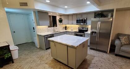 Quiet Cul-De-Sac 4 Bedroom Home with Pool & Hot tub