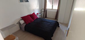 3 slaapkamers, een strijkplank/strijkijzer, gratis wifi