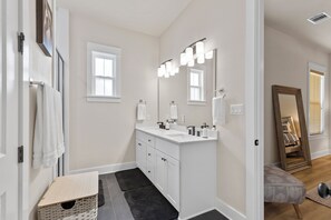 4 chambres, bureau, fer et planche Ă repasser, Wi-Fi gratuit