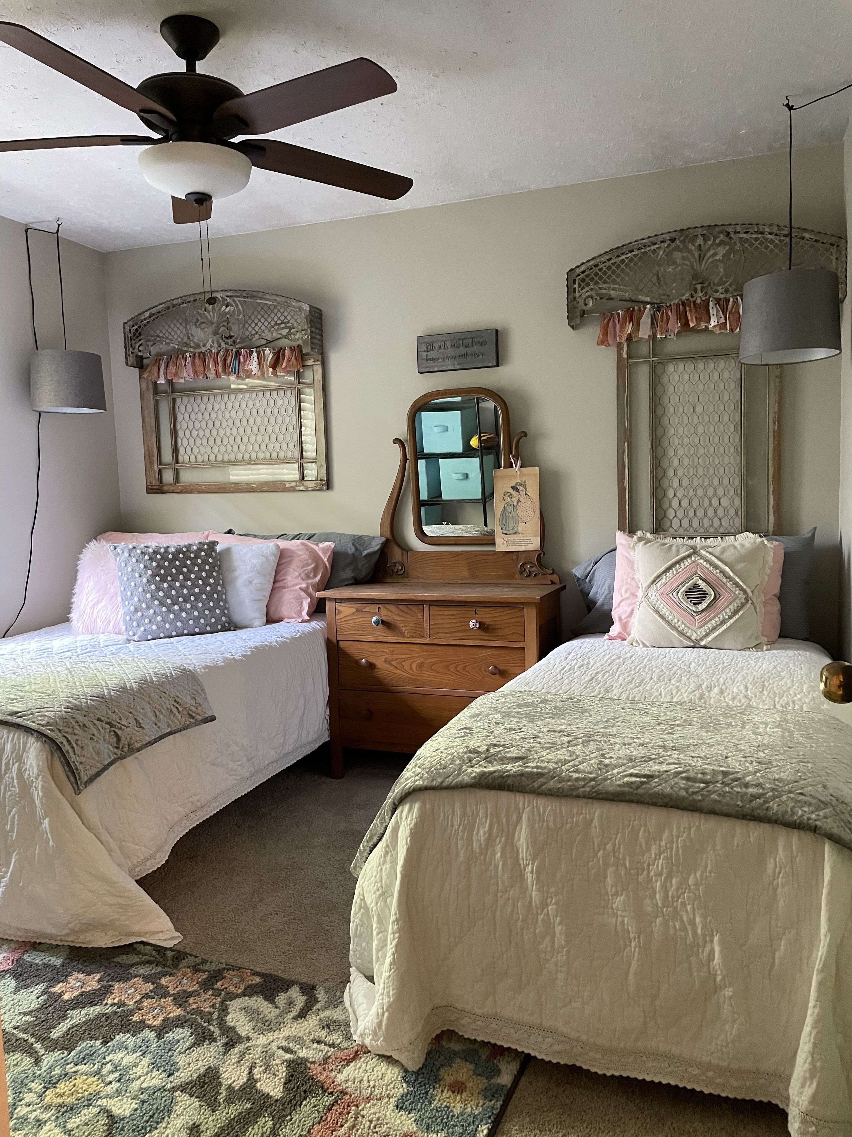 Country living at it’s finest! Private, open floor plan, well decorated home.