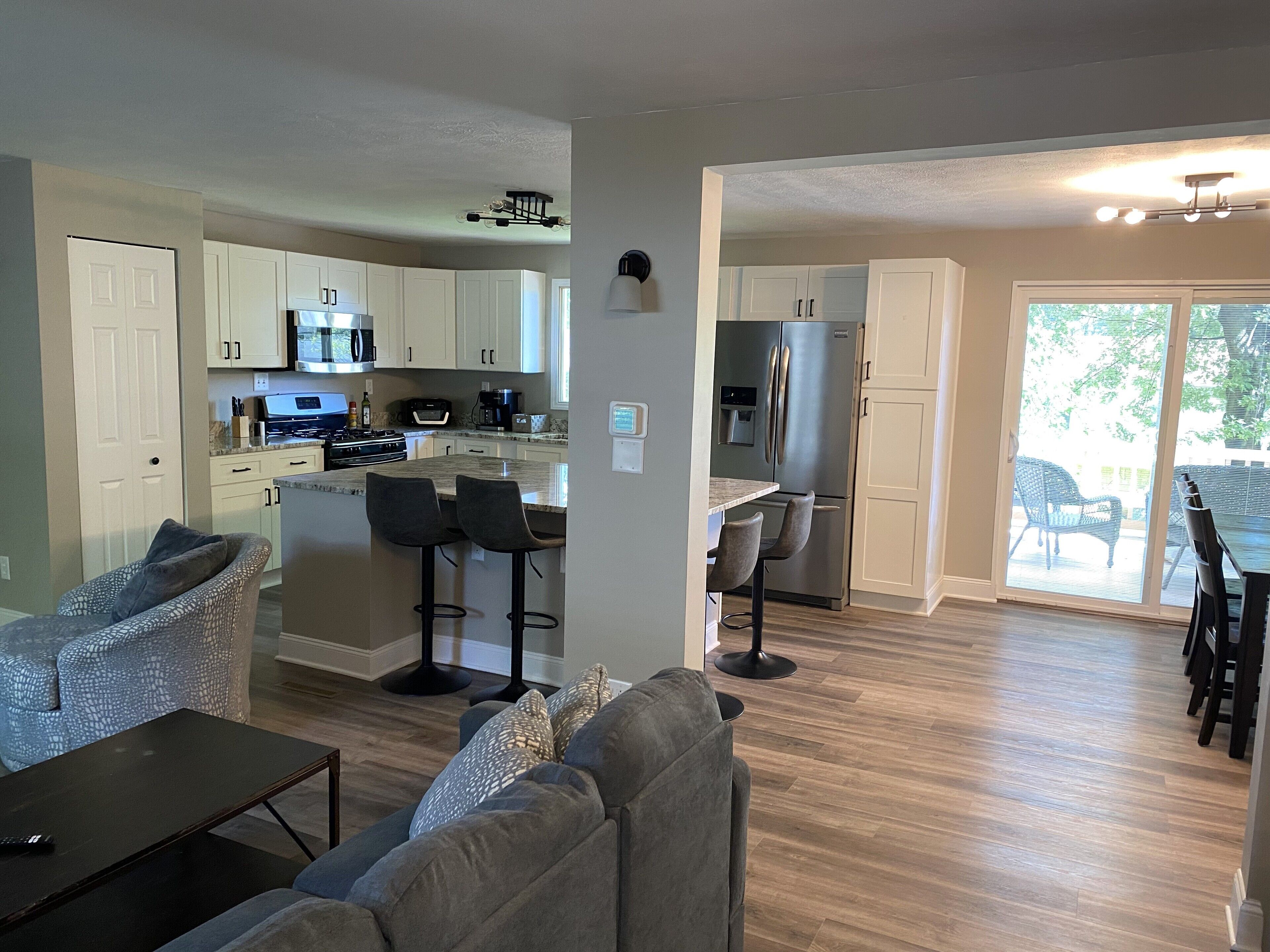 Upscale House - Walk to Stadium and Evansdale Campus and10 minutes to Downtown!