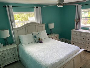 4 chambres, fer et planche à repasser, lit parapluie, Wi-Fi gratuit