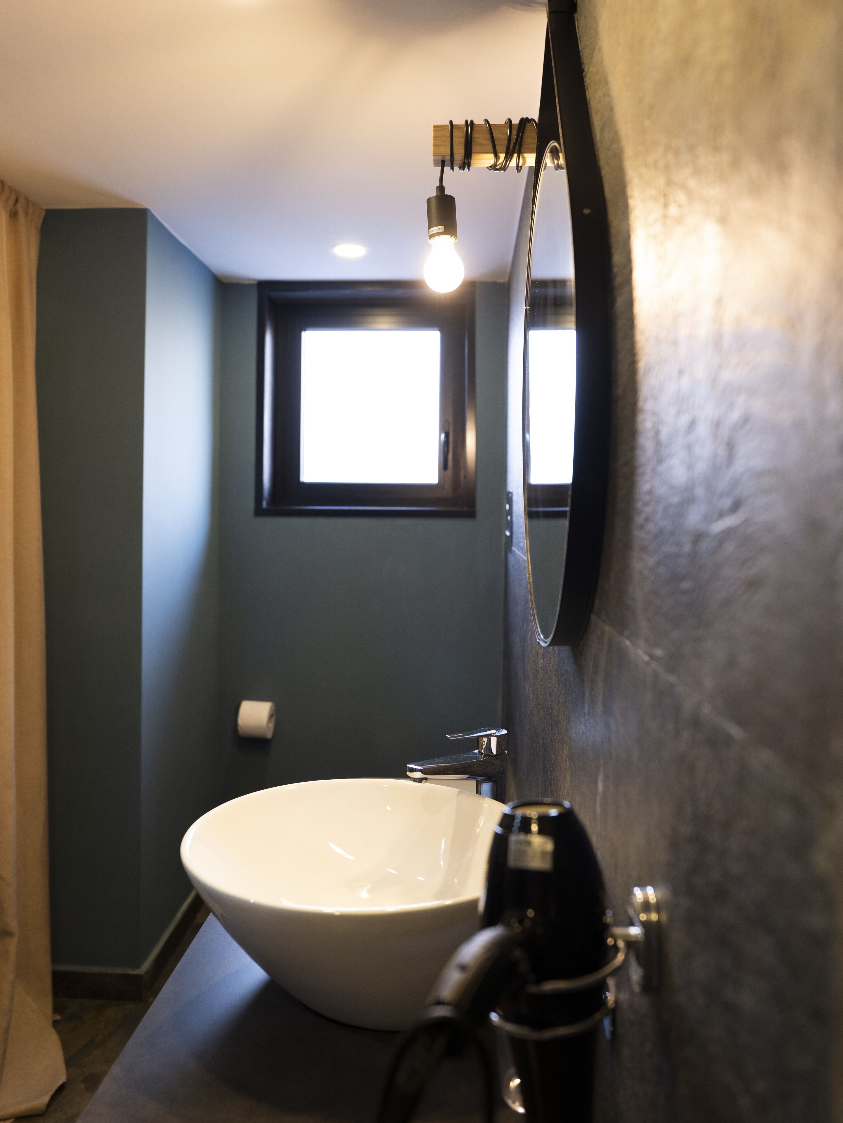 Panoramic suite with whirlpool