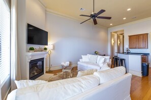 Smart TV, fireplace