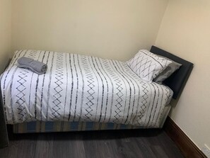 4 bedrooms, iron/ironing board, free WiFi, bed sheets - 3/4 bed house in Manchester (Manchester)