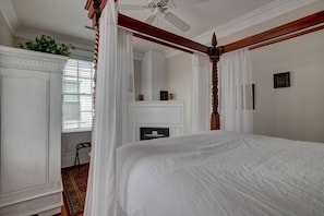 1 bedroom, desk, iron/ironing board, WiFi