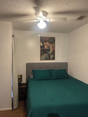 Cofres nos quartos, Wi-Fi, roupa de cama