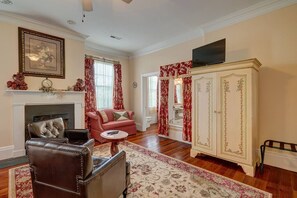 TV, fireplace