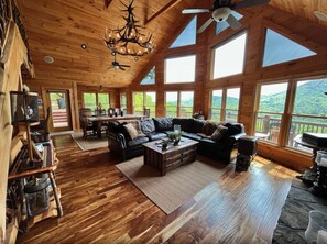 Smart TV, fireplace, table tennis, computer monitors