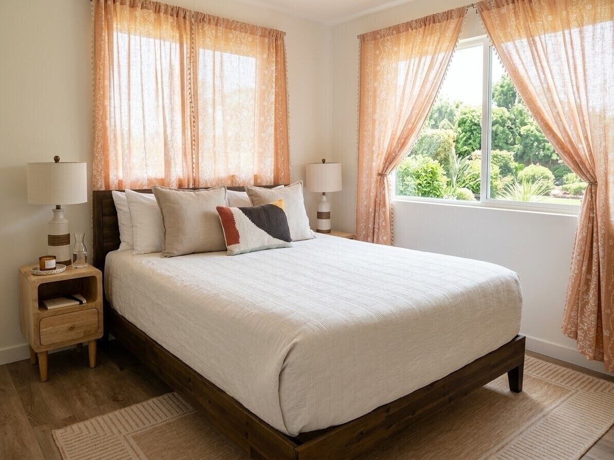 7 bedrooms, desk, iron/ironing board, travel crib