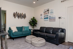 Smart TV - Secluded Sands ~ 7BR 4BA Private Beach Access, A/C (Kahuku)