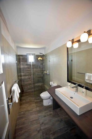 Traditional Townhome | Bathroom - Heliades maisonettes (Lesvos)