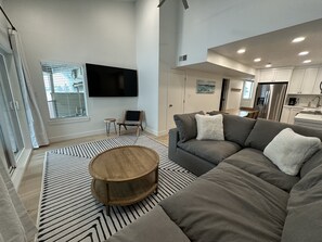 Smart TV - Right on the Beach - Ideal beach resort - two minute walk to beautiful Bear Lake (Garden City)