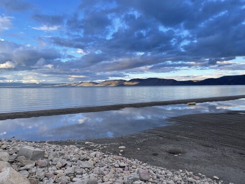 Right on the Beach - Ideal beach resort - two minute walk to beautiful Bear Lake