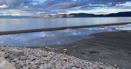 Right on the Beach - Ideal beach resort - two minute walk to beautiful Bear Lake