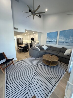 Smart TV - Right on the Beach - Ideal beach resort - two minute walk to beautiful Bear Lake (Garden City)
