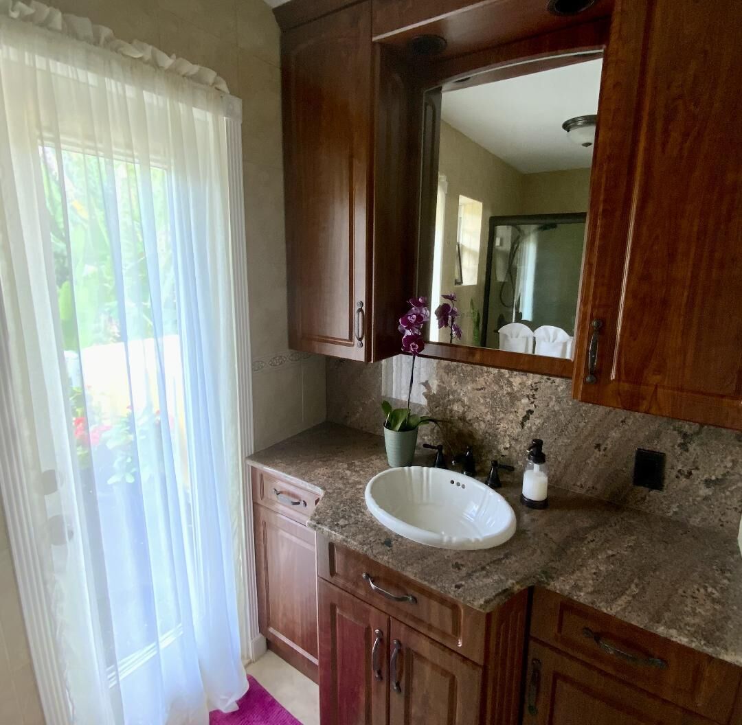 Private Suite in Beautiful Villa-Like Shared Home<br><br>   