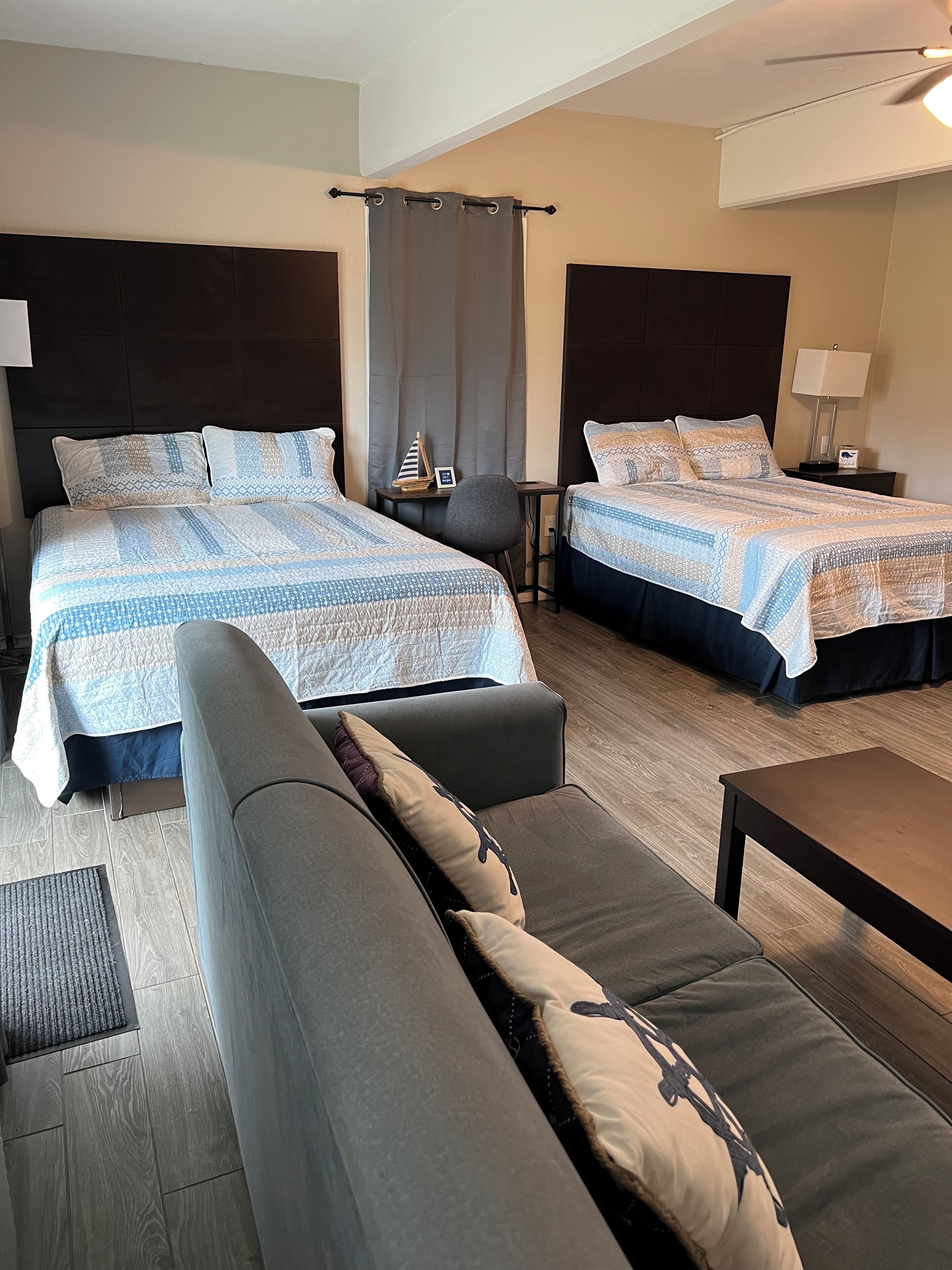 Downstairs Oceanview studio condo with 2 outdoor pools and private fishing pier.