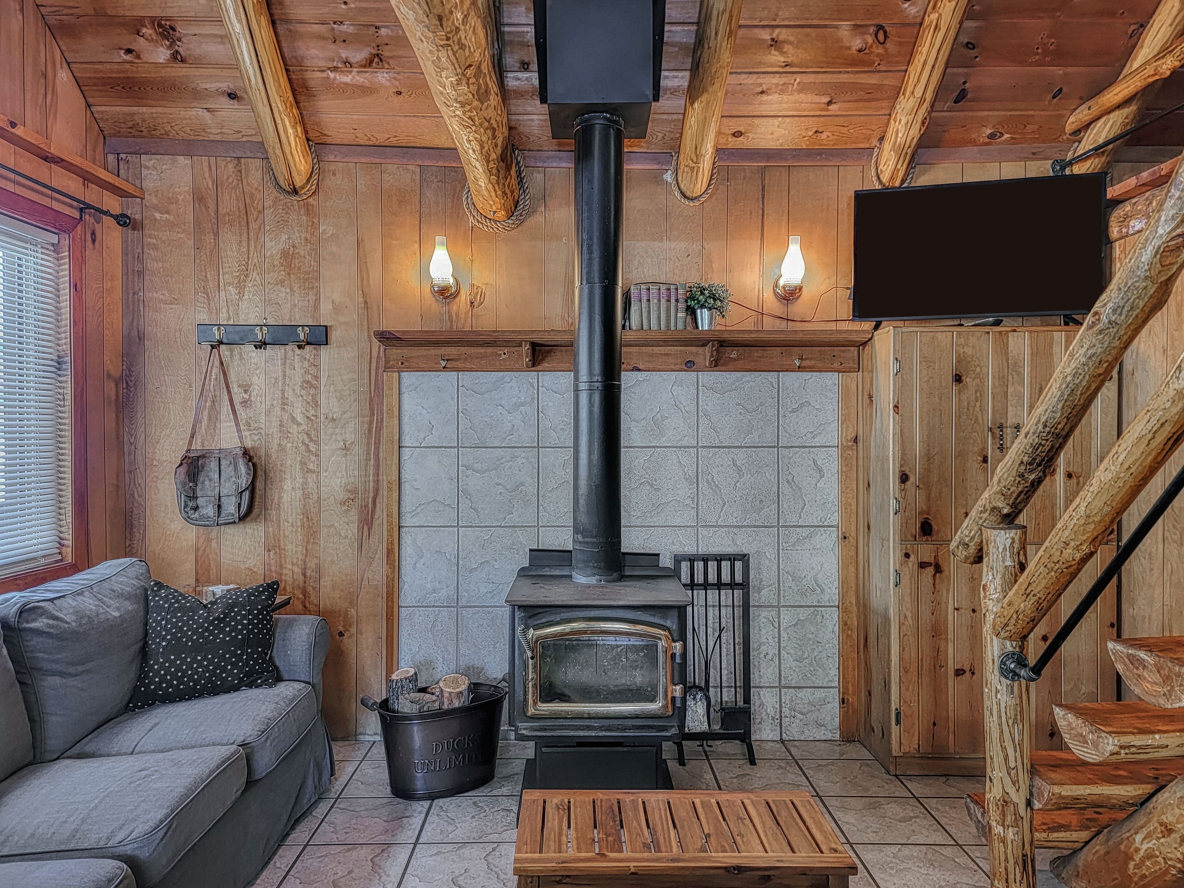 The Hawley Hideaway - Vintage Cabin in Lakeside!!!