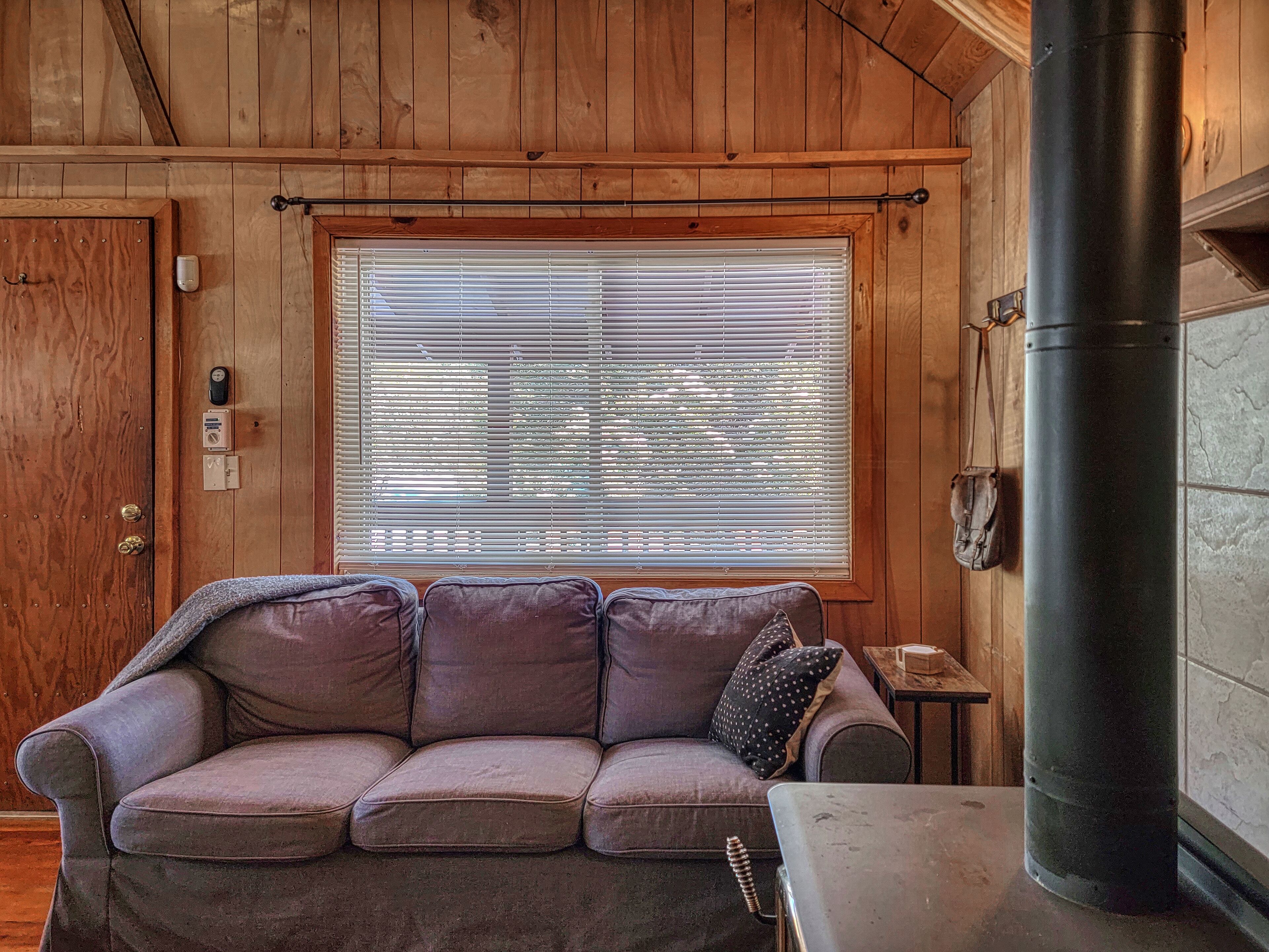 The Hawley Hideaway - Vintage Cabin in Lakeside!!!