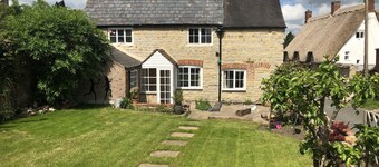 Cosy Character Grade 2 Listed Cottage with Wood Fired Hot Tub