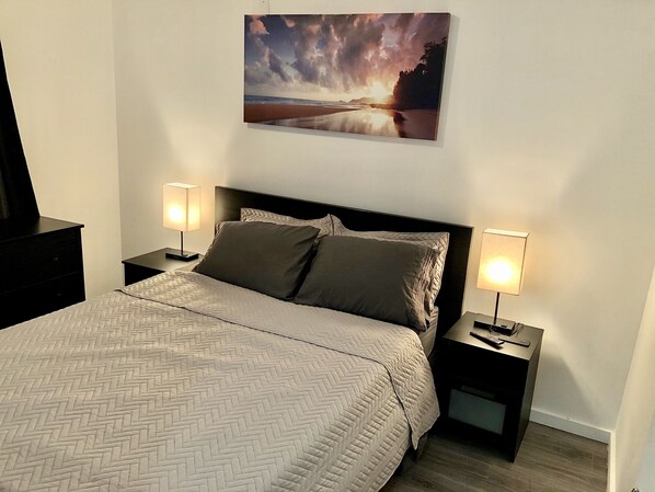 1 habitación, tabla de planchar con plancha, wifi gratis y ropa de cama 