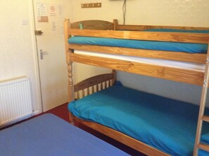 Deluxe family room for 5