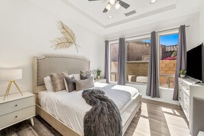 5 habitaciones, tabla de planchar con plancha y cuna de viaje 