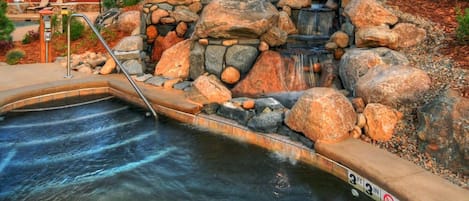 Een verwarmd zwembad