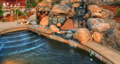 Spacious 5 bedroom house + bunkroom with rooftop deck and private hot tub