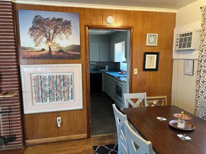 Dining - Fully furnished 3-bedroom house sporting  Queen-size beds in each room (Salisbury)