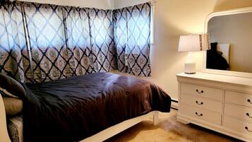 3 dormitorios, escritorio, tabla de planchar con plancha y wifi