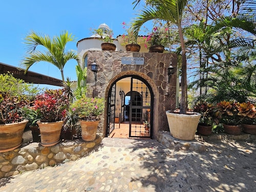 Luxury Villa Casa Matuta @ Mismaloya-Full Staff