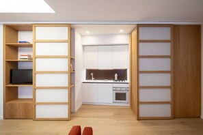 Kühlschrank, Mikrowelle, Ofen, Herdplatte