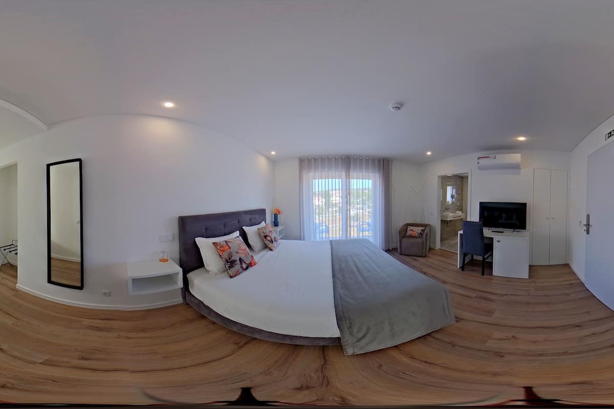 Deluxe-Dreibettzimmer, barrierefrei, Bergblick