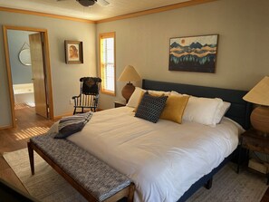 3 bedrooms, iron/ironing board, travel crib, free WiFi - Mountain Getaway Minutes from Ski Apache & Midtown Ruidoso (Alto)
