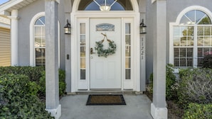 A house with a white front door, a wreath, and the number 11721. - Snowbird Retreat! Escape Winter and Save Today (Panama City Beach)