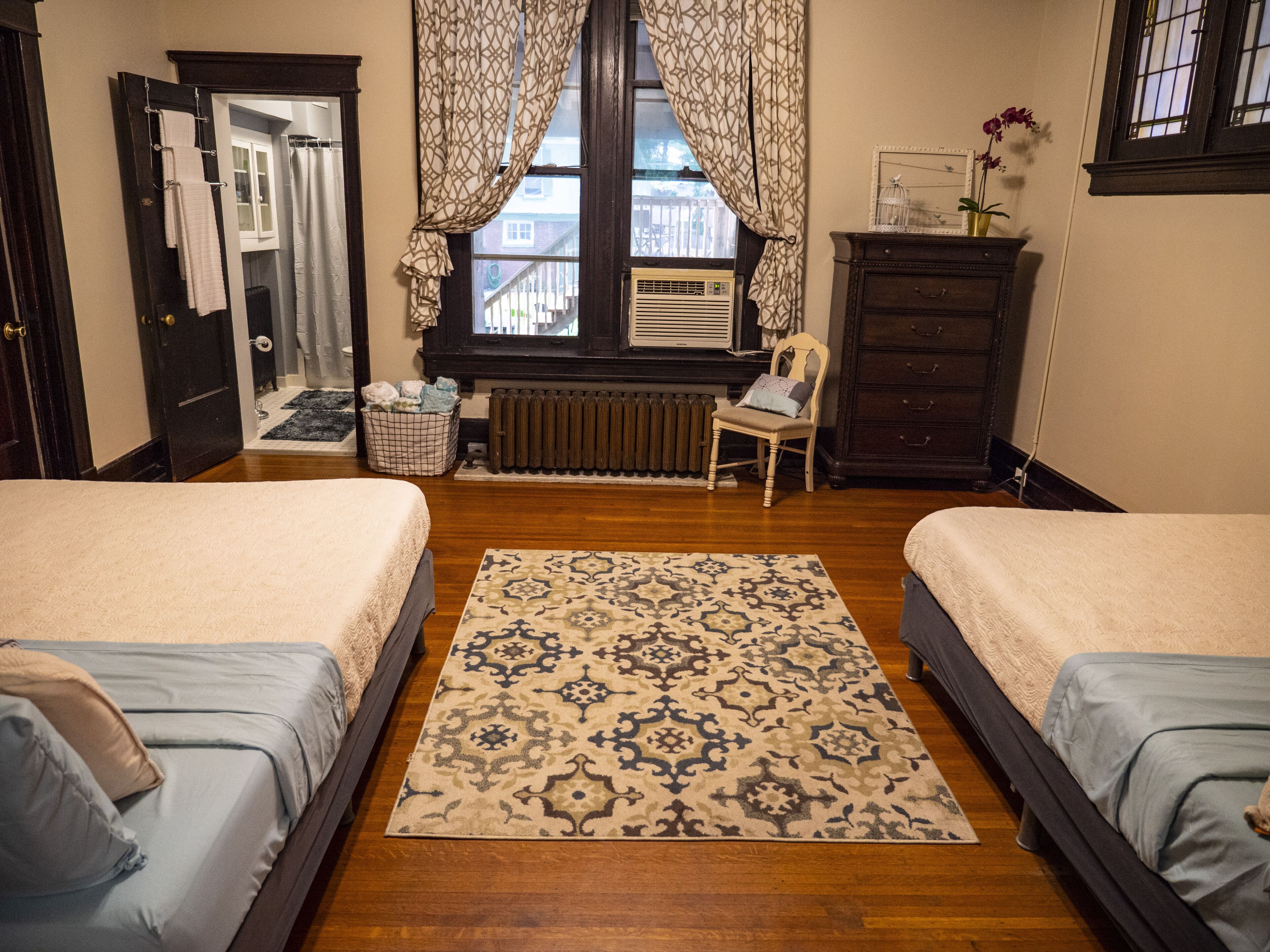 Historic Home in Old Louisville with deck and courtyard